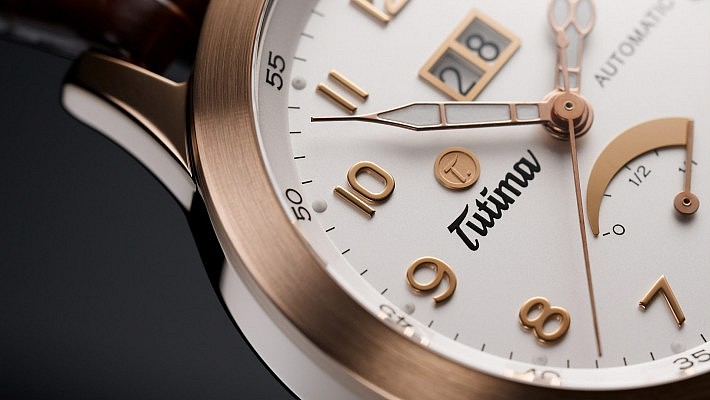 TUTIMA FX Valeo Reserve Gold Detailansicht mit Fokus auf Ziffer 10 und TUTIMA Logo.